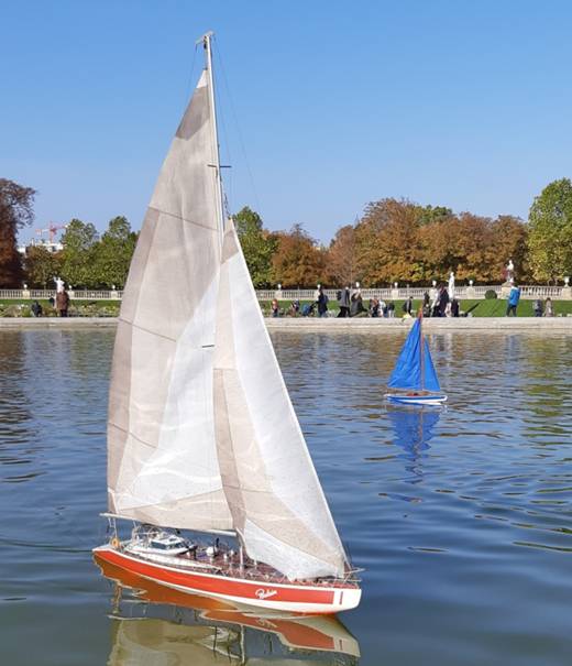 club nautique du luco jardin du Luxembourg Paris pond boat