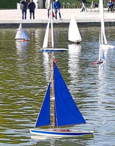 club nautique du luco jardin du Luxembourg Paris pond boat