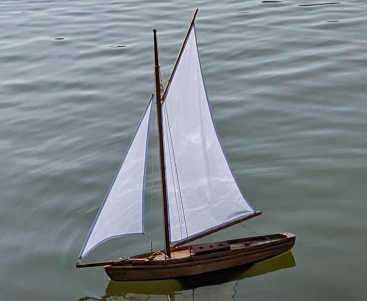 club nautique du luco jardin du Luxembourg Paris pond boat