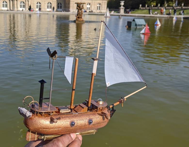 club nautique du luco jardin du Luxembourg Paris pond boat