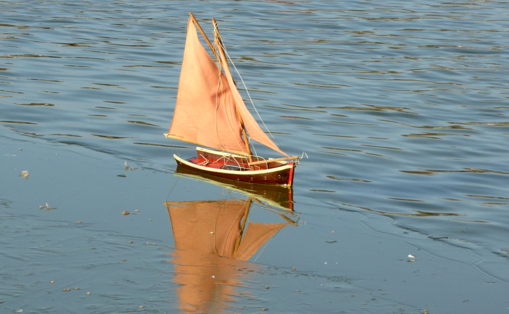 club nautique du luco jardin du Luxembourg Paris pond boat