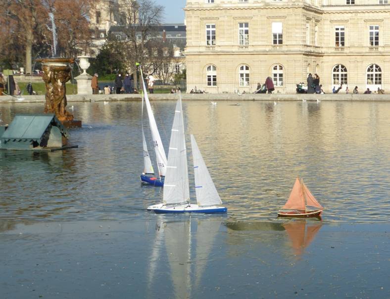 club nautique du luco jardin du Luxembourg Paris pond boat