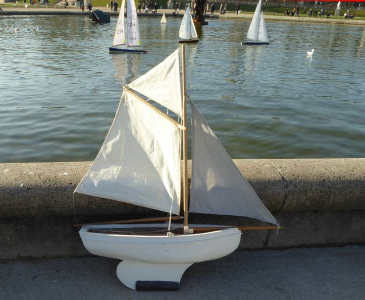 club nautique du luco jardin du Luxembourg Paris pond boat