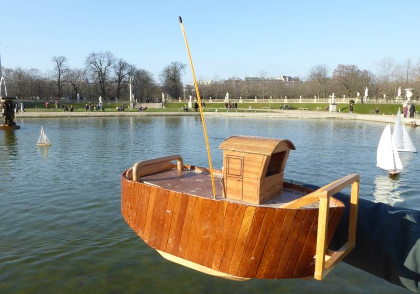 club nautique du luco jardin du Luxembourg Paris pond boat