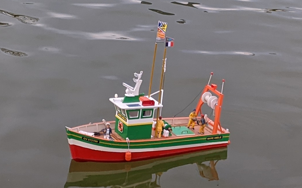 club nautique du luco jardin du Luxembourg Paris pond boat