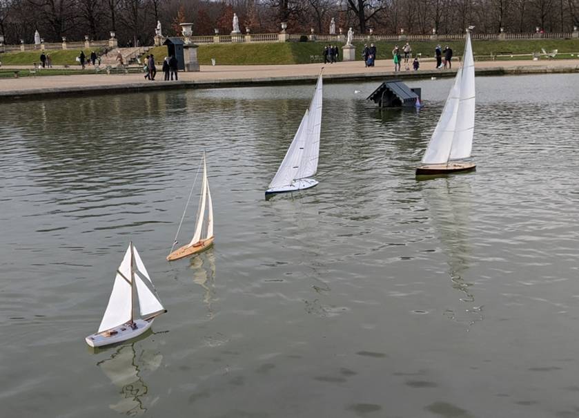 club nautique du luco jardin du Luxembourg Paris pond boat