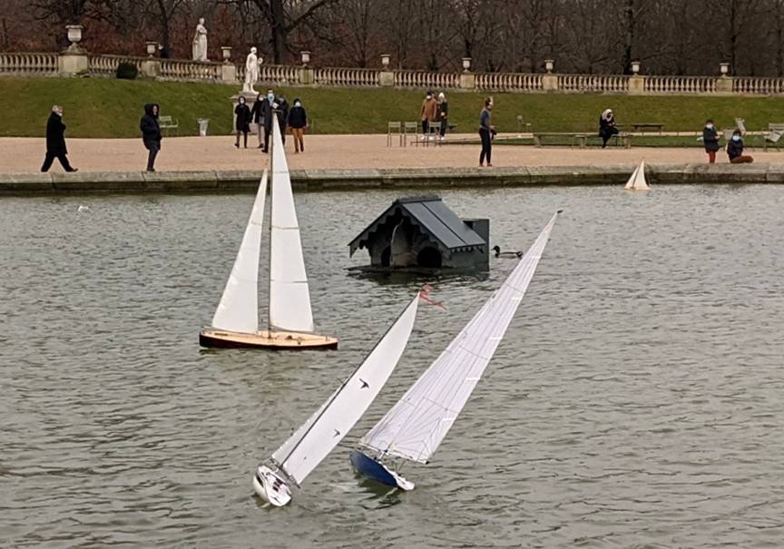 club nautique du luco jardin du Luxembourg Paris pond boat