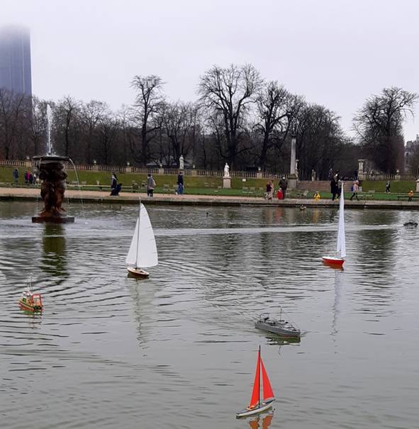 club nautique du luco jardin du Luxembourg Paris pond boat