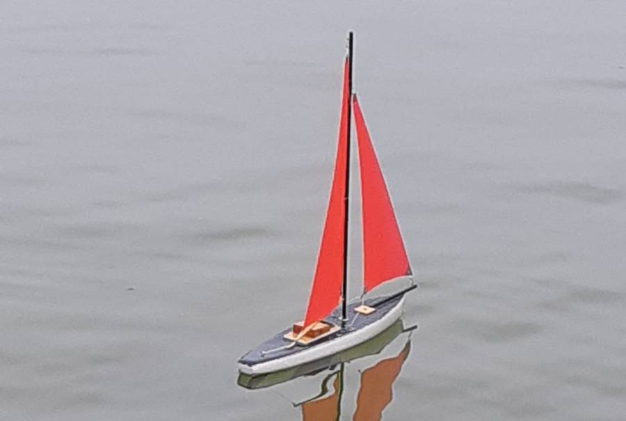 club nautique du luco jardin du Luxembourg Paris pond boat