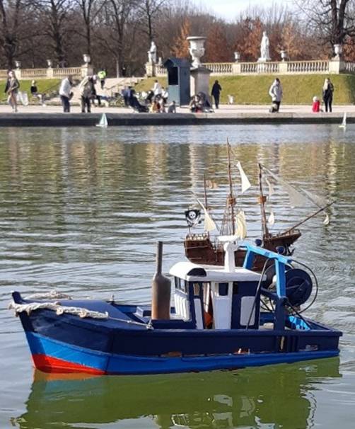 club nautique du luco jardin du Luxembourg Paris pond boat