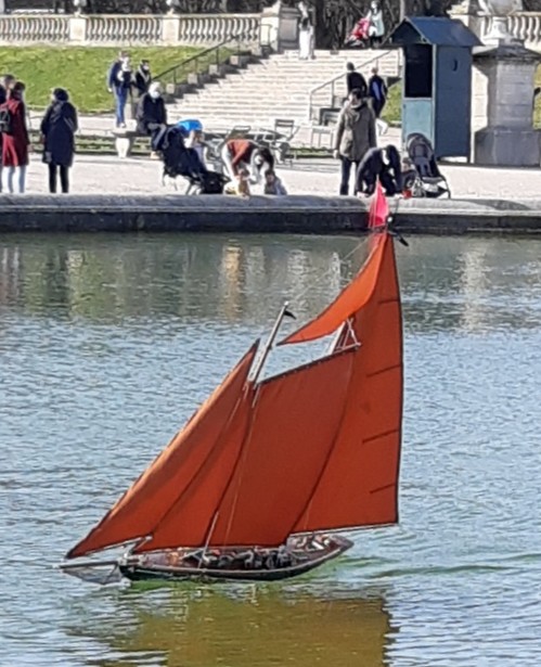 club nautique du luco jardin du Luxembourg Paris pond boat