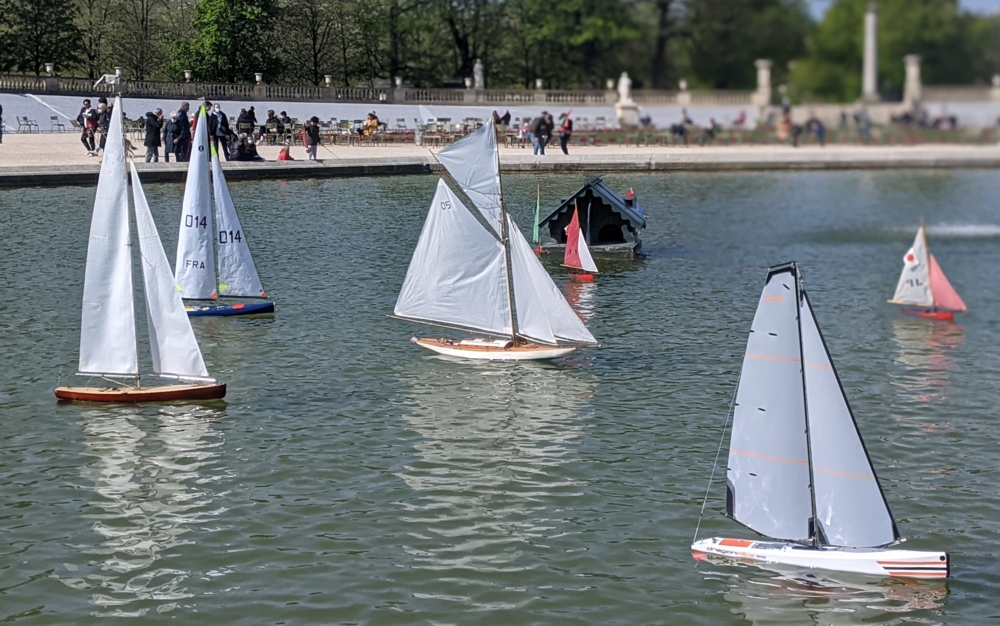 club nautique du luco jardin du Luxembourg Paris pond boat