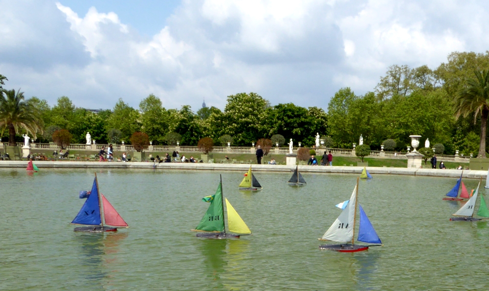 club nautique du luco jardin du Luxembourg Paris pond boat