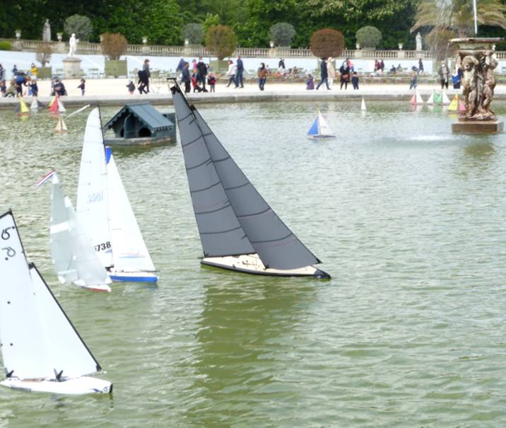 club nautique du luco jardin du Luxembourg Paris pond boat