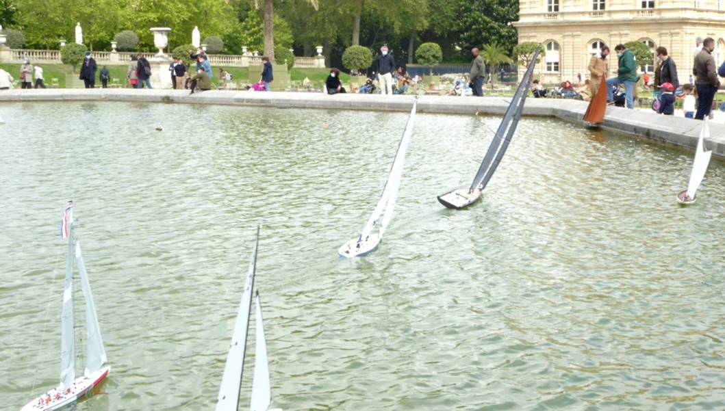 club nautique du luco jardin du Luxembourg Paris pond boat