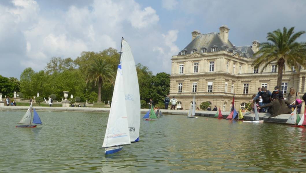 club nautique du luco jardin du Luxembourg Paris pond boat