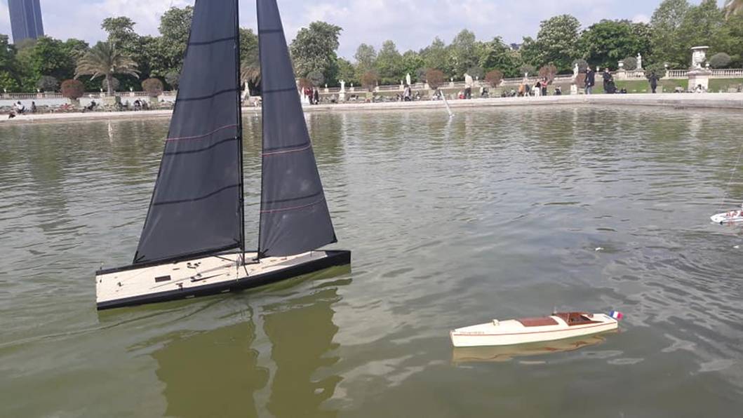 club nautique du luco jardin du Luxembourg Paris pond boat