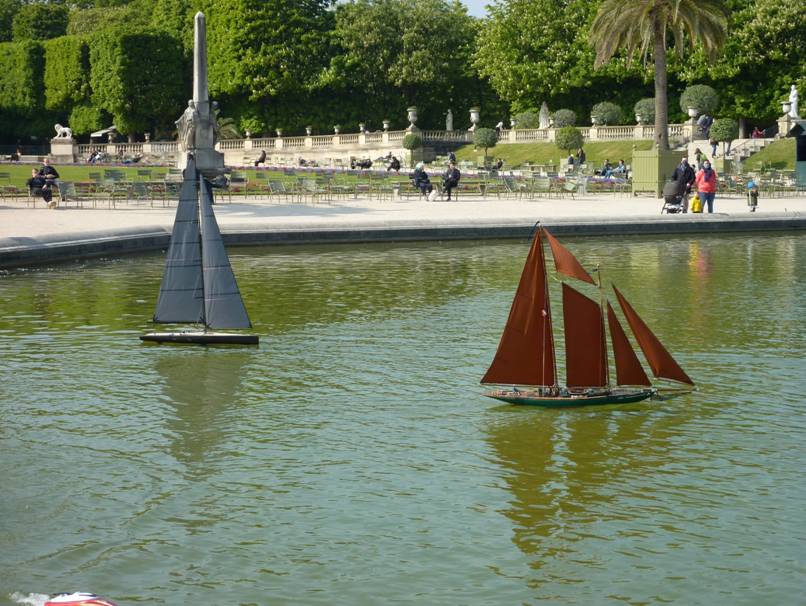 club nautique du luco jardin du Luxembourg Paris pond boat