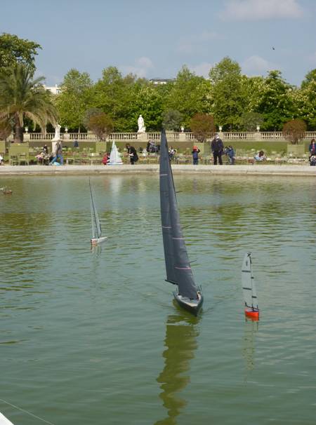 club nautique du luco jardin du Luxembourg Paris pond boat