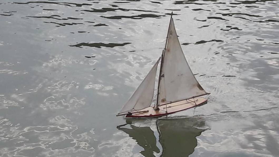 club nautique du luco jardin du Luxembourg Paris pond boat