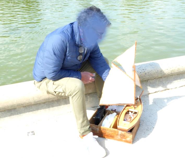 club nautique du luco jardin du Luxembourg Paris pond boat