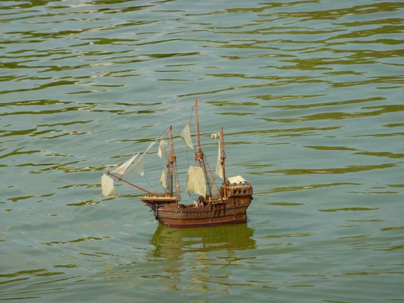 club nautique du luco jardin du Luxembourg Paris pond boat
