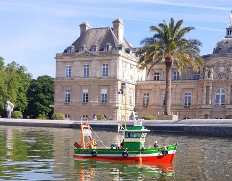 club nautique du luco jardin du Luxembourg Paris pond boat
