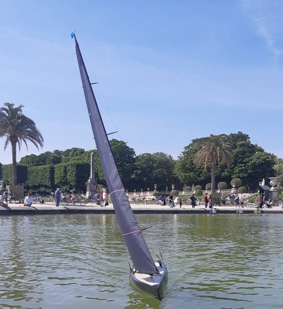 club nautique du luco jardin du Luxembourg Paris pond boat