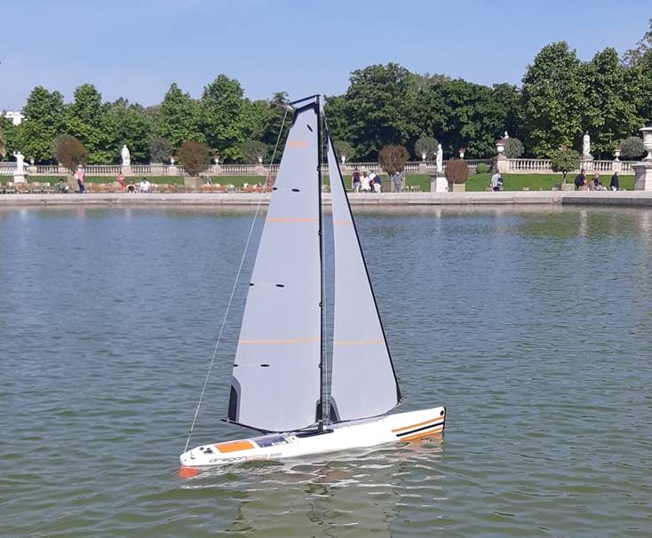 club nautique du luco jardin du Luxembourg Paris pond boat