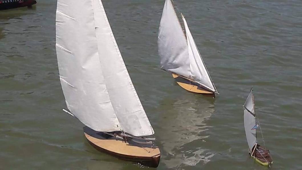 club nautique du luco jardin du Luxembourg Paris pond boat