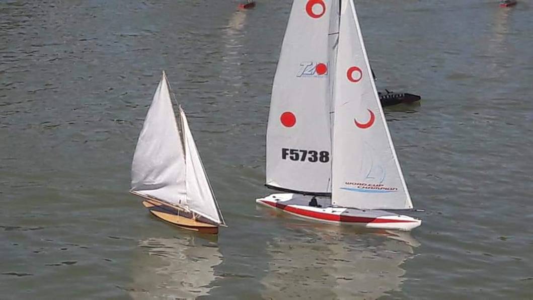 club nautique du luco jardin du Luxembourg Paris pond boat