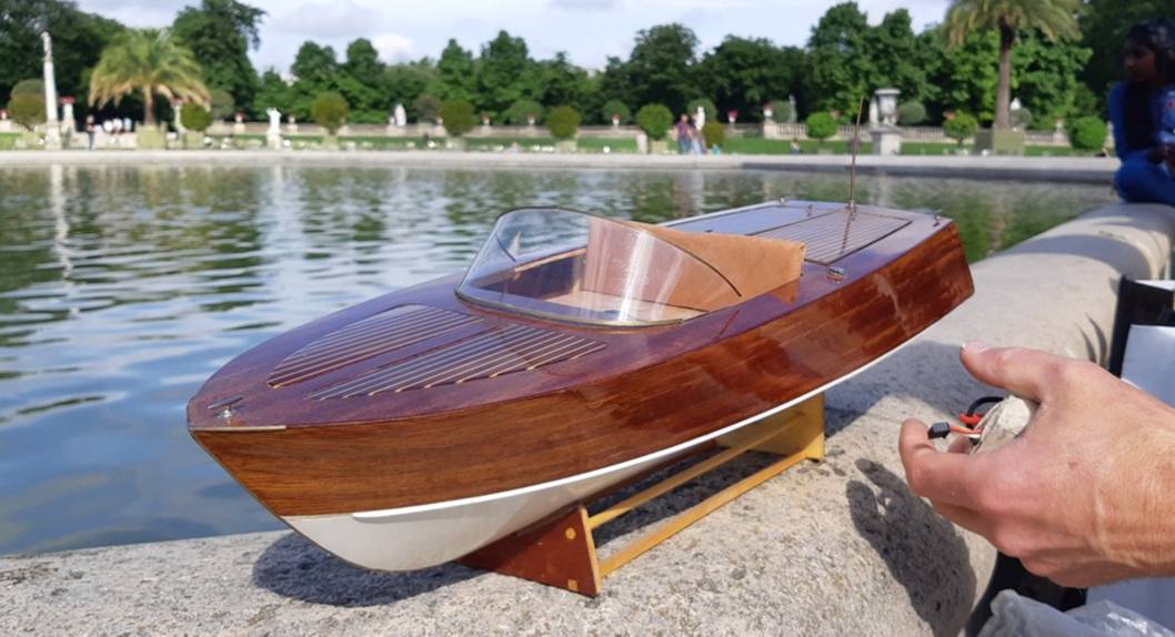 club nautique du luco jardin du Luxembourg Paris pond boat