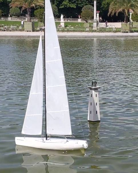 club nautique du luco jardin du Luxembourg Paris pond boat