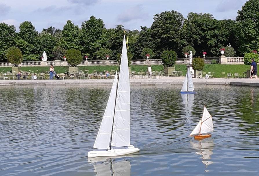 club nautique du luco jardin du Luxembourg Paris pond boat