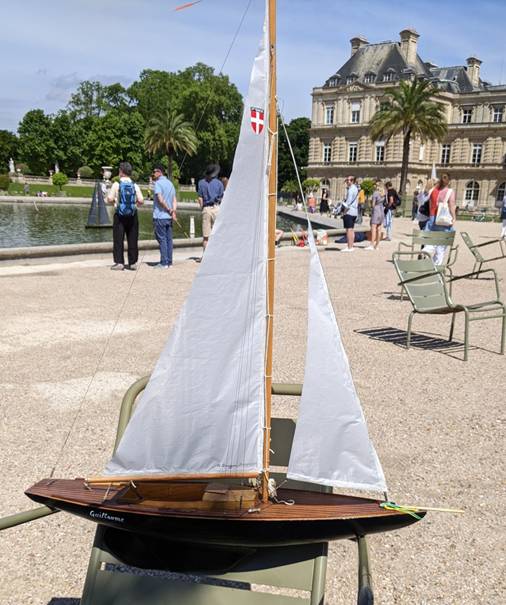 club nautique du luco jardin du Luxembourg Paris pond boat