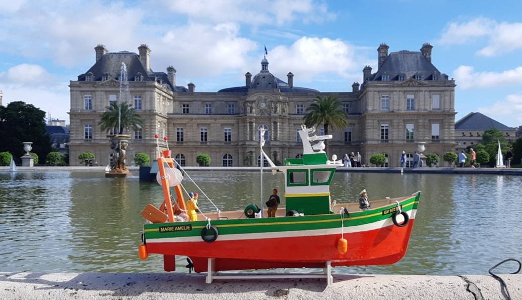 club nautique du luco jardin du Luxembourg Paris pond boat