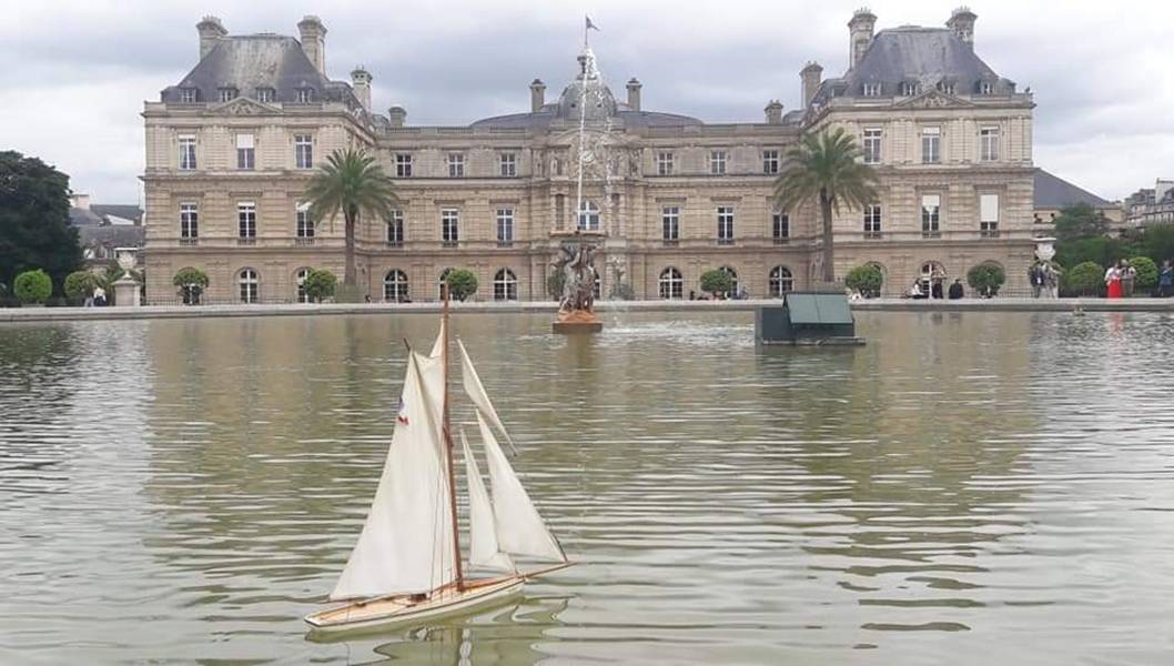 club nautique du luco jardin du Luxembourg Paris pond boat
