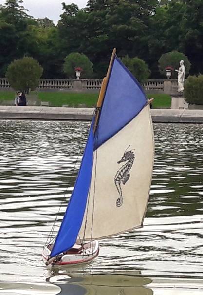 club nautique du luco jardin du Luxembourg Paris pond boat