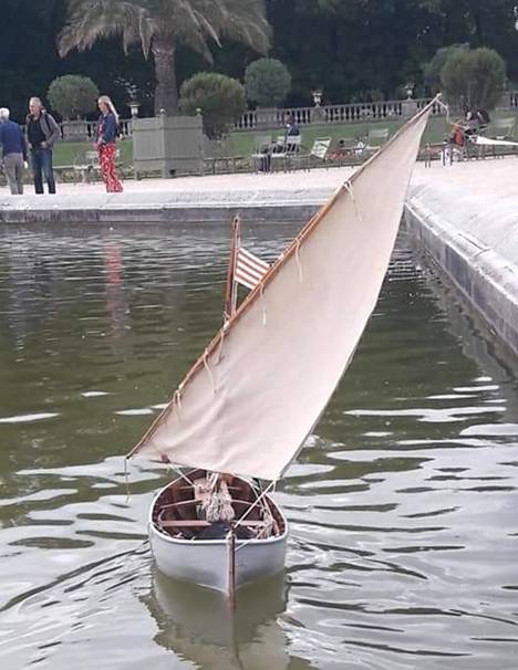 club nautique du luco jardin du Luxembourg Paris pond boat