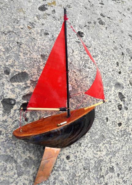 club nautique du luco jardin du Luxembourg Paris pond boat