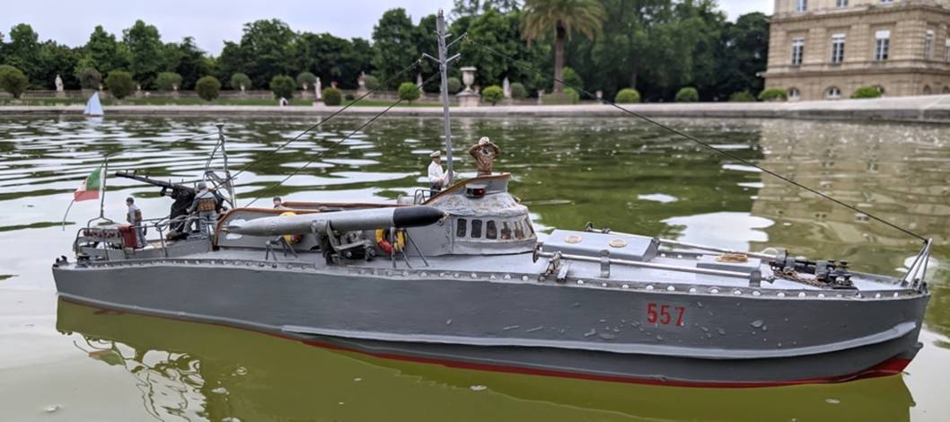 club nautique du luco jardin du Luxembourg Paris pond boat
