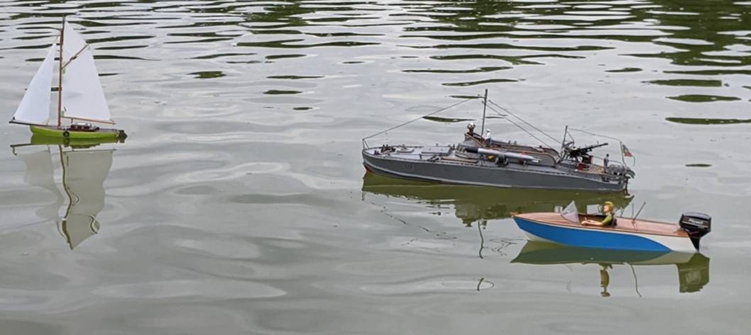 club nautique du luco jardin du Luxembourg Paris pond boat
