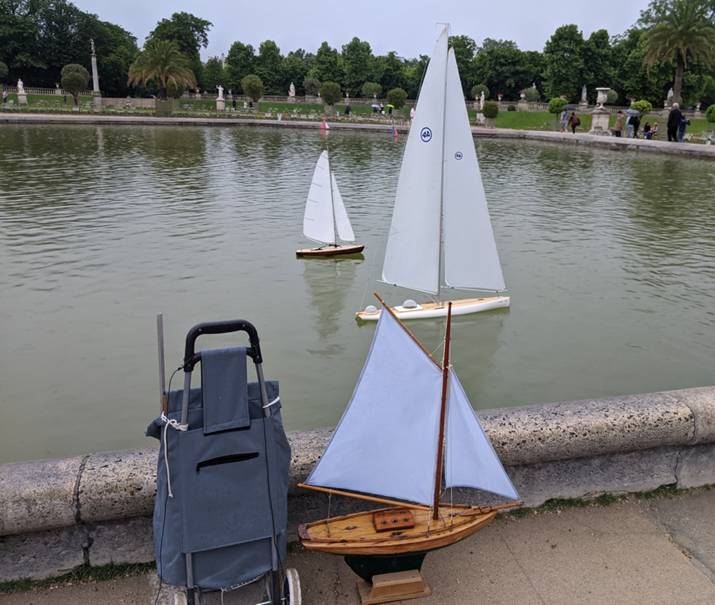 club nautique du luco jardin du Luxembourg Paris pond boat