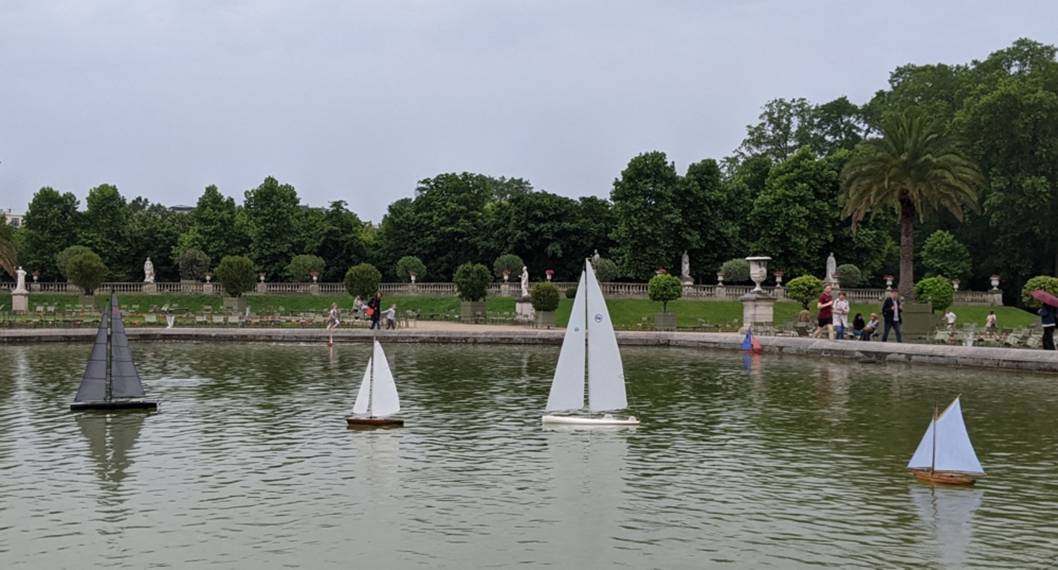 club nautique du luco jardin du Luxembourg Paris pond boat