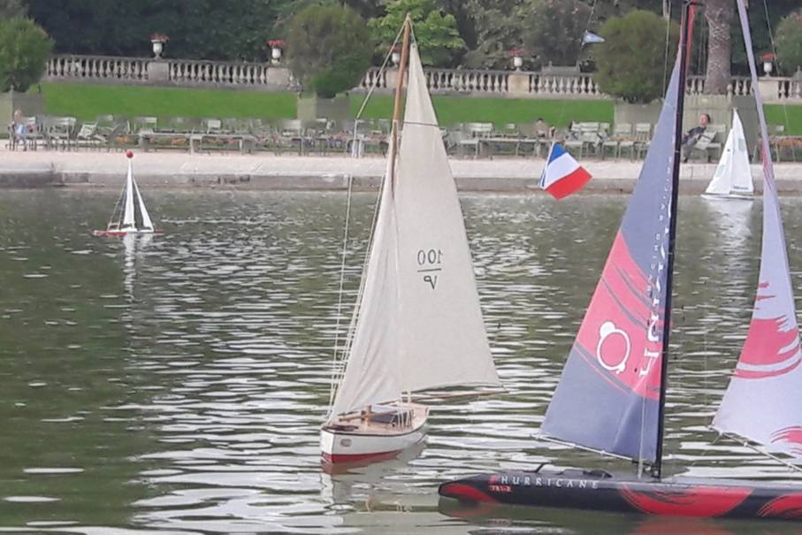 club nautique du luco jardin du Luxembourg Paris pond boat