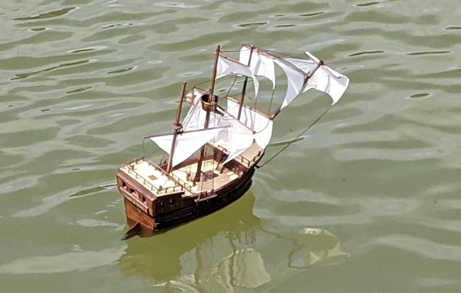 club nautique du luco jardin du Luxembourg Paris pond boat