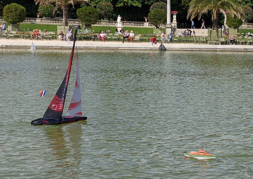 club nautique du luco jardin du Luxembourg Paris pond boat
