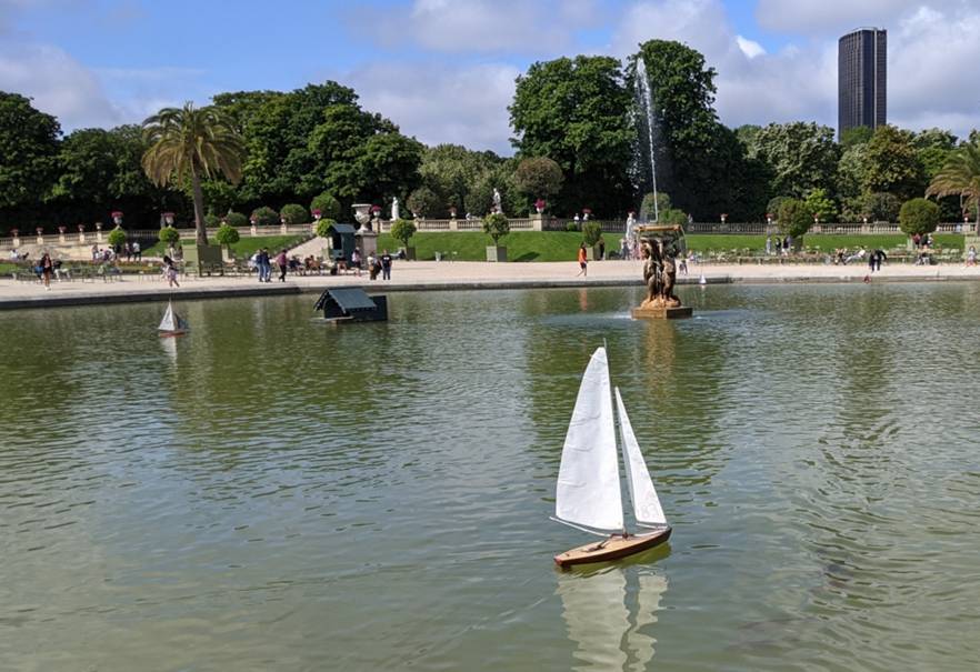 club nautique du luco jardin du Luxembourg Paris pond boat