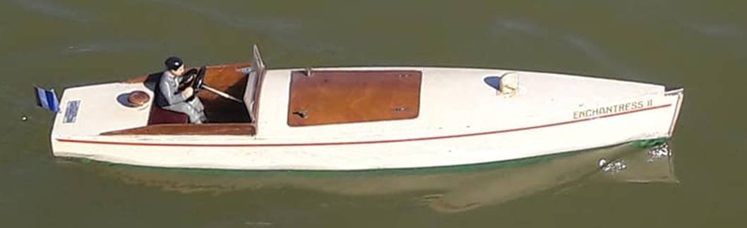 club nautique du luco jardin du Luxembourg Paris pond boat