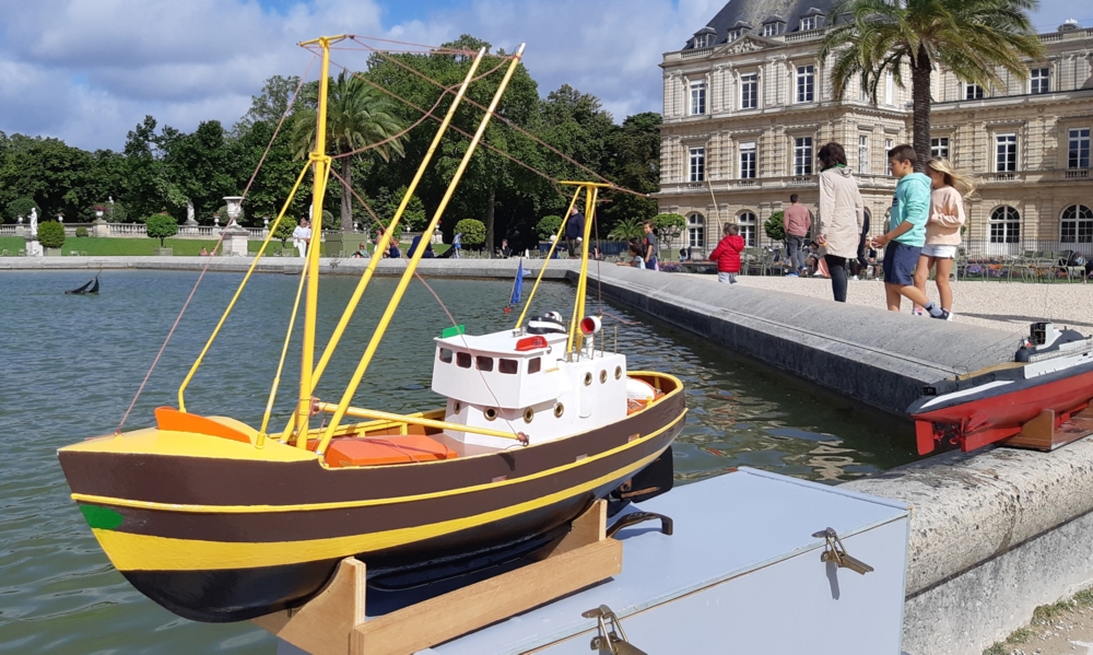 club nautique du luco jardin du Luxembourg Paris pond boat